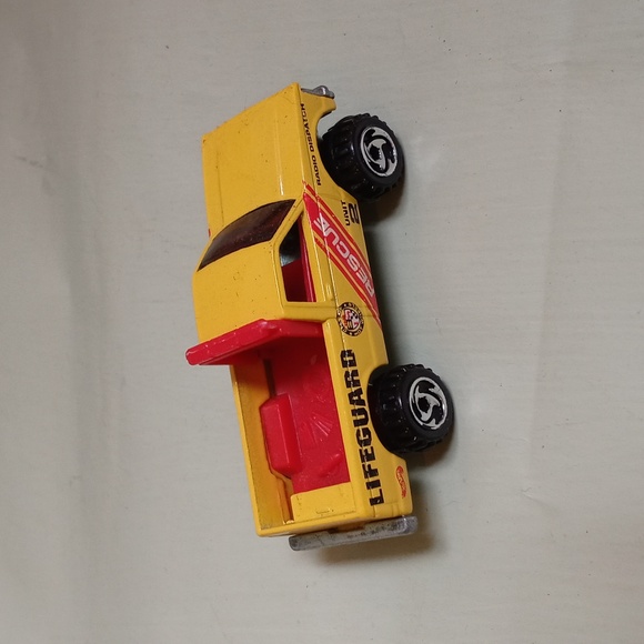 Kids Hot Wheels vintage Mattel 1982 Lifeguard Rescue Unit 2 radio dispatch truck - Picture 6 of 10
